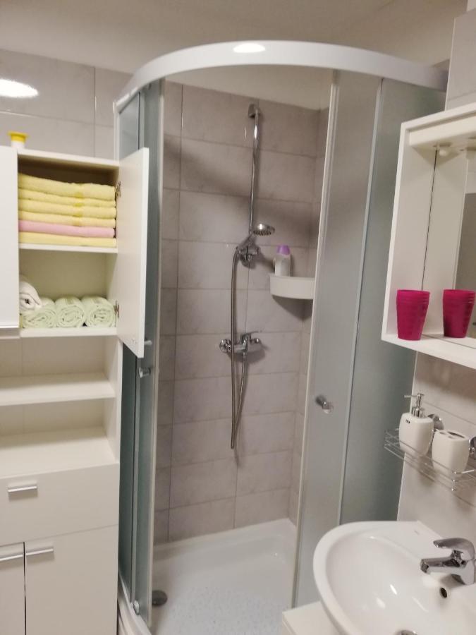 Studio Apartment Lea Cazma Bagian luar foto