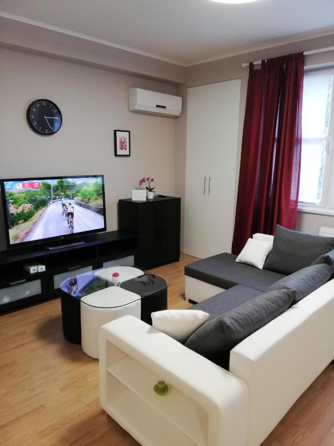 Studio Apartment Lea Cazma Bagian luar foto