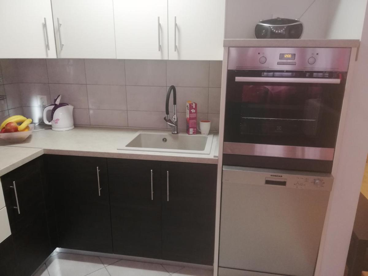 Studio Apartment Lea Cazma Bagian luar foto